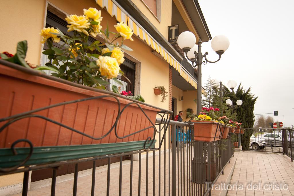 Affittacamere Trattoria Del Cristo Ospedaletto Lodigiano Exterior foto
