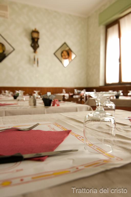 Affittacamere Trattoria Del Cristo Ospedaletto Lodigiano Exterior foto